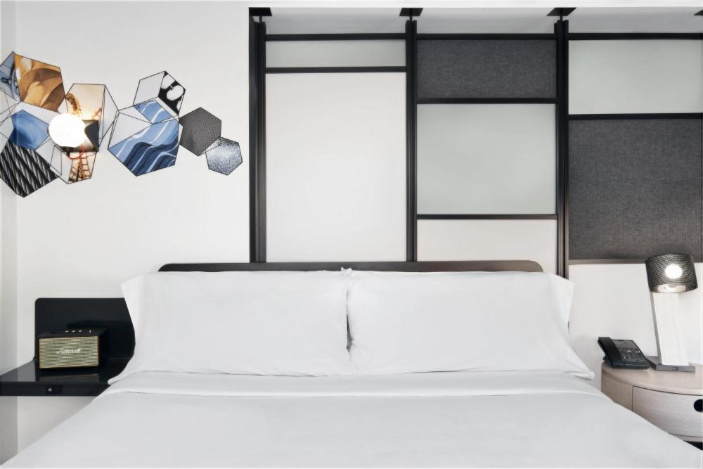 Guest Room, 1 King interior